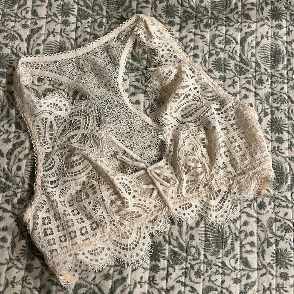 VICTORIA'S SECRET Dream Angels The Laced up Bralette - Picture 4 of 9